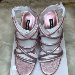 BNIB!Perfect party sandals!! 🩷